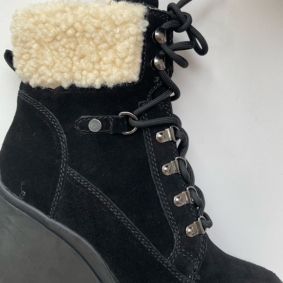 Guess Women’s Taanya Leather Wedge Booties Black Suede Size 8.5 - Picture 3 of 9